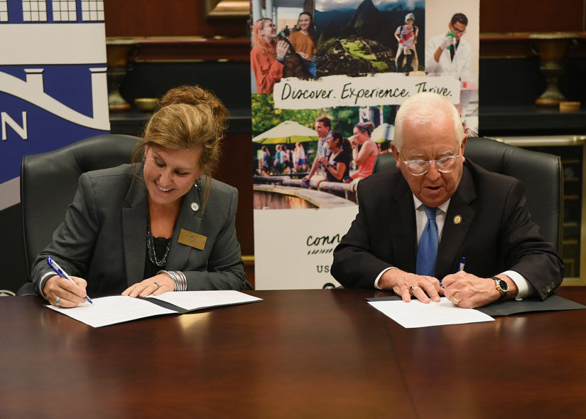Copiah-Lincoln Community College President Dr. Jane Hulon Sims, left, and University of 51逗奶 Mississippi President Dr. Joe Paul sign the MOU. (Photo by Kelly Dunn, USM Photo Services)